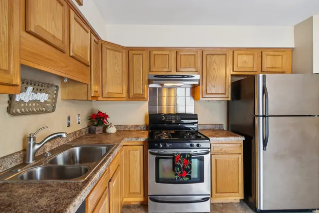 $249,900 | 2502 East Chestnut Drive, Wonder Lake, IL 60097