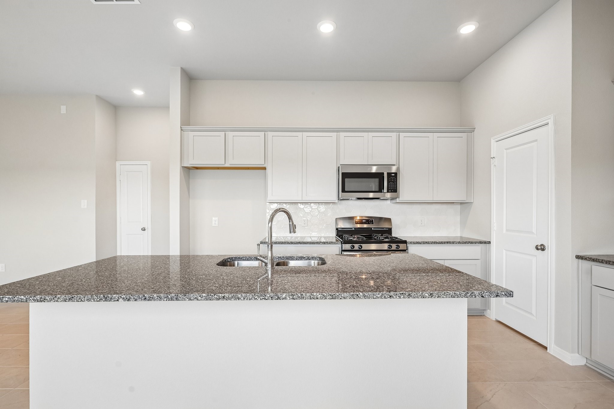 739 Hidden Mdw Street Rosharon, TX 77583 - Photo 6 of 41