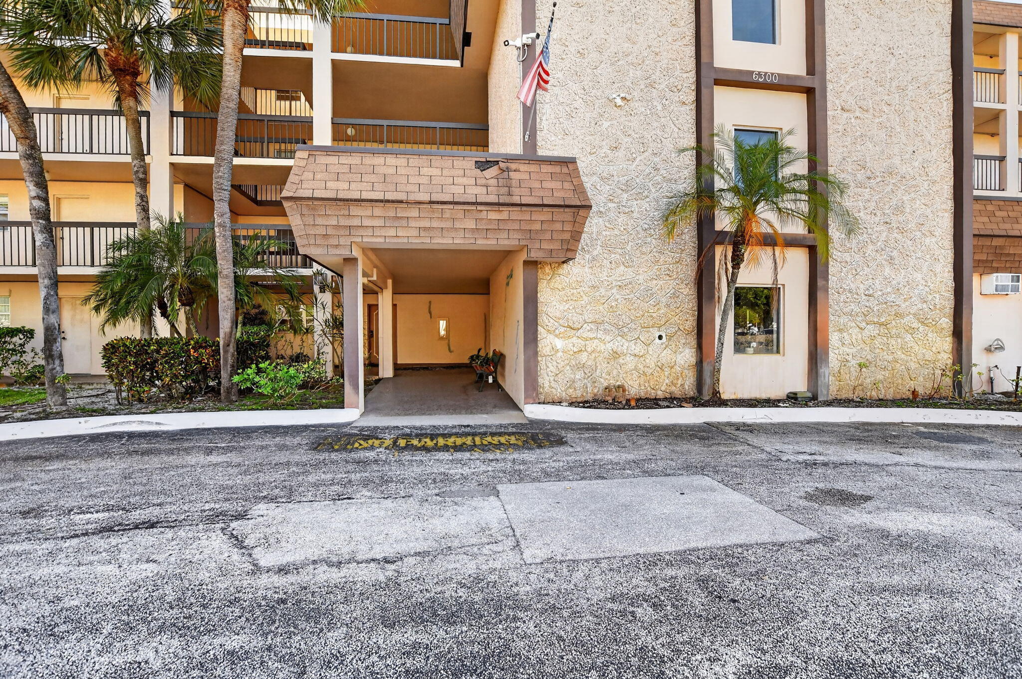6300 Northwest 2nd Avenue, Unit 306 Boca Raton, FL 33487 - Photo 3 of 43 1-web-or-mls-DSC_4916