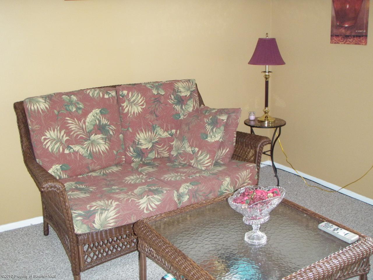 1206 Summit Pointe Scranton, PA 18508 - Photo 12 of 14 a vase of flowers sitting on a table