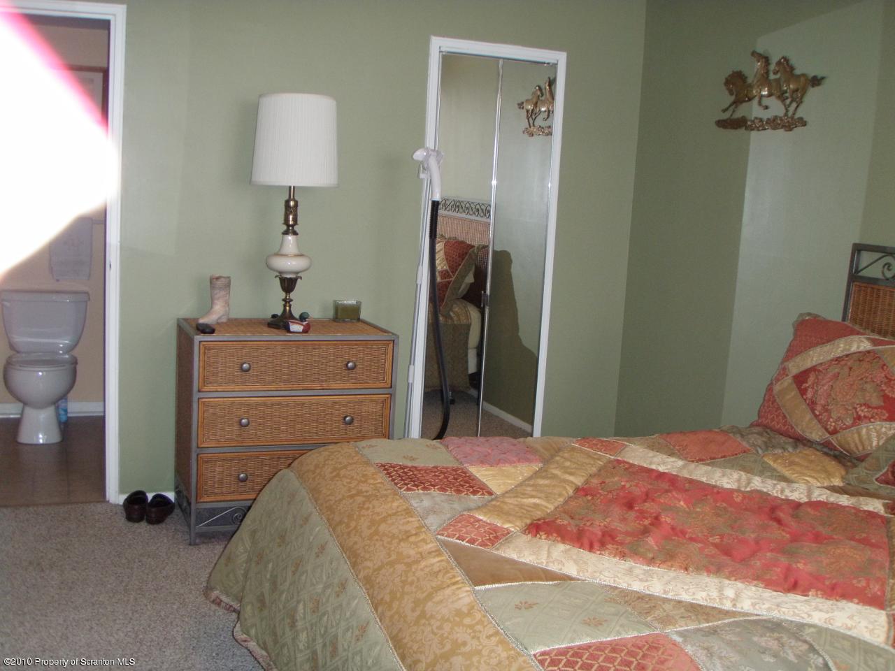 1206 Summit Pointe Scranton, PA 18508 - Photo 9 of 14 a bedroom with a bed and a table