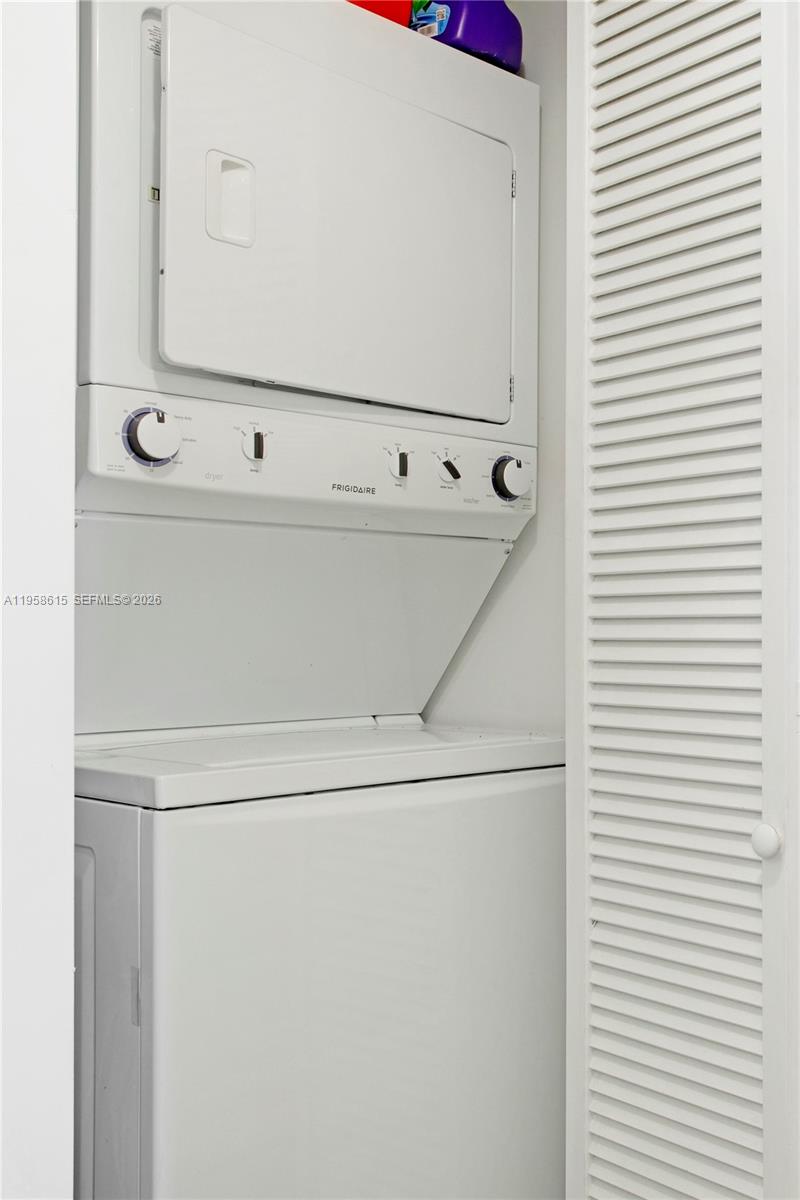 185 Southwest 7th Street, Unit 2514 Miami, FL 33130 - Photo 16 of 33 a close up view of a sink