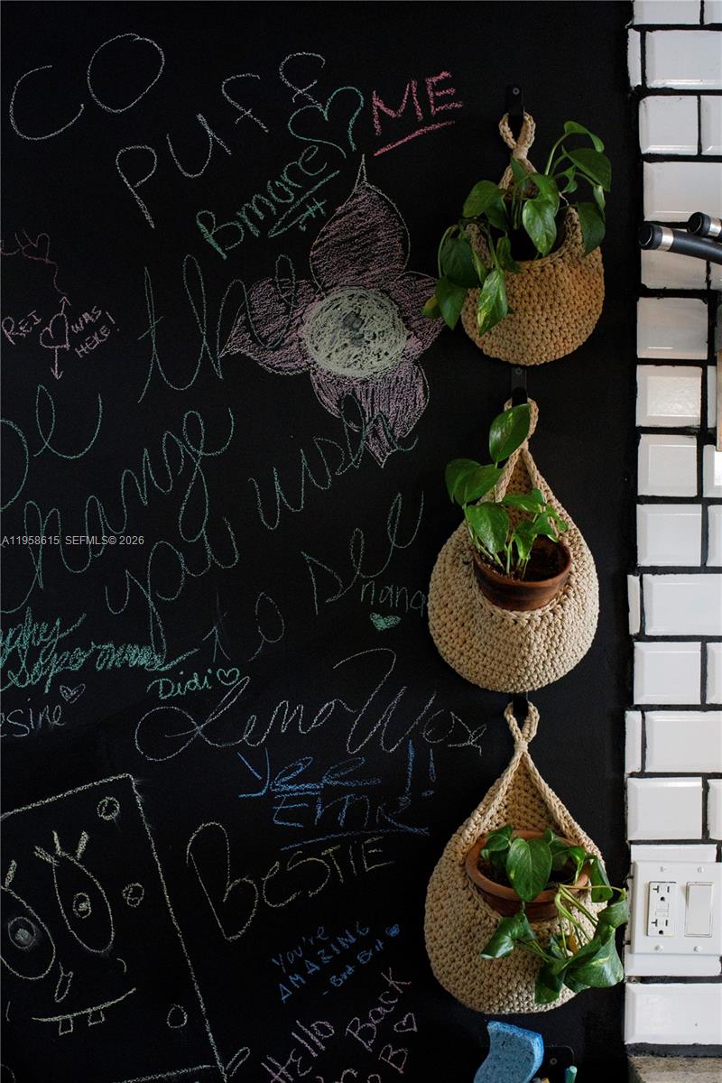 185 Southwest 7th Street, Unit 2514 Miami, FL 33130 - Photo 19 of 33 a room with lots of potted plants