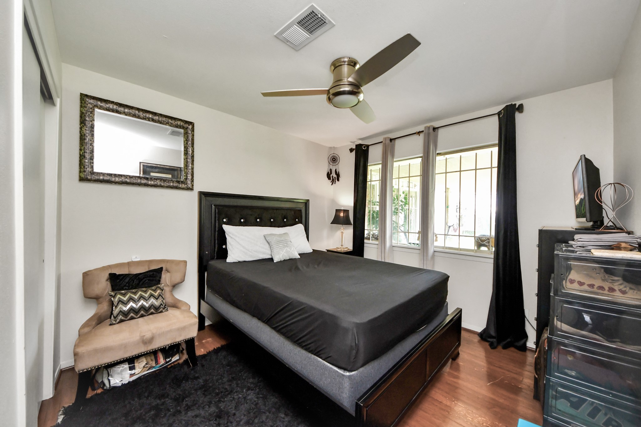 3901 Jeanetta Street Houston, TX 77063 - Photo 26 of 41 Second bedroom.