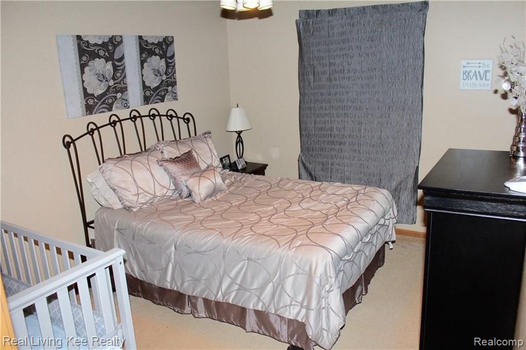 1668 Treeside Drive Rochester Hills, MI 48307 - Photo 19 of 25