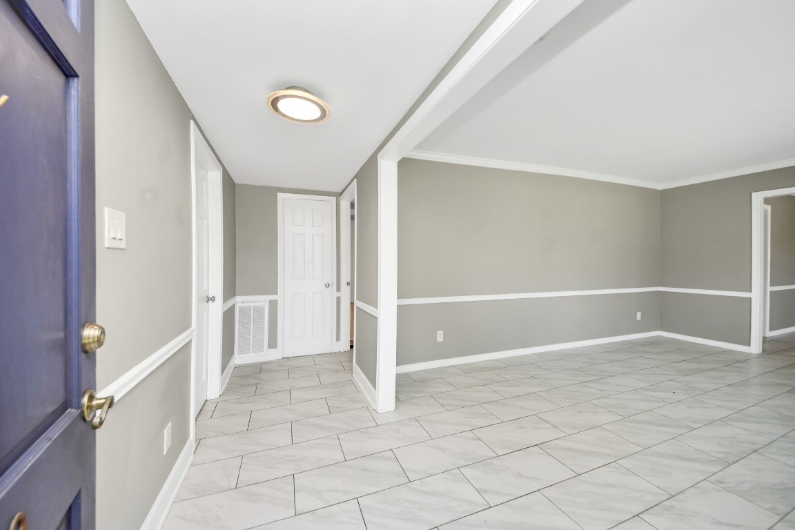 8119 Concho Street Houston, TX 77036 - Photo 3 of 35 Welcome in to your new home!