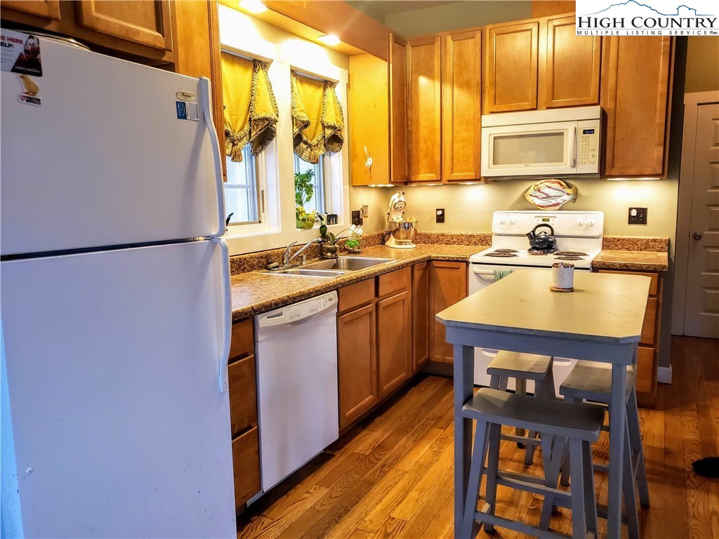 329 Green Knob Mountain Road Boone, NC 28607 - Photo 2 of 36
