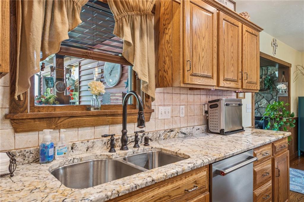 227 Holly Place Road Mount Pleasant, PA 15666 - Photo 18 of 47 Gallery Image 18