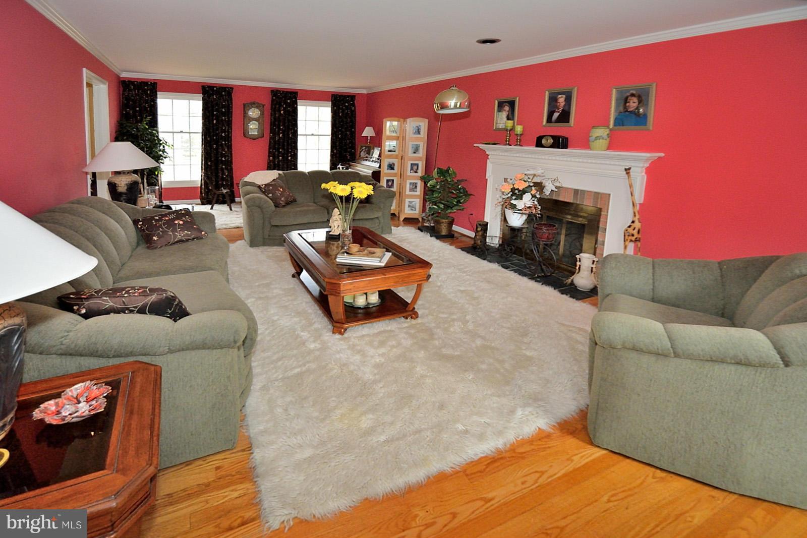 2367 Paddock Lane Reston, VA 20191 - Photo 5 of 27 Living Room