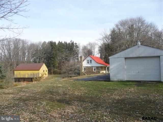 1562 Trinity Road Felton, PA 17322 - Photo 4 of 15 Gallery Image 4
