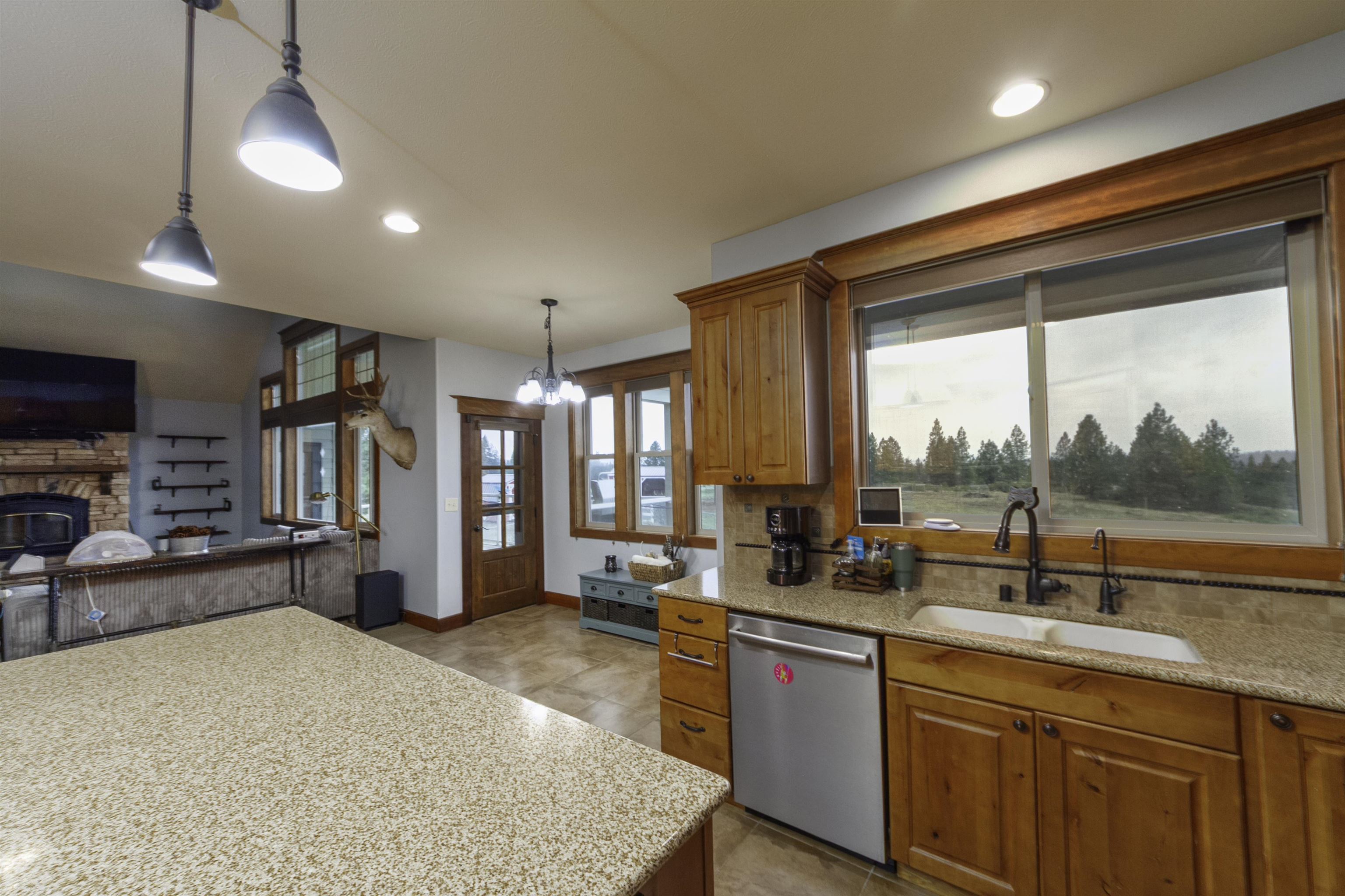 29020 North Hardesty Road Chattaroy, WA 99003 - Photo 12 of 41