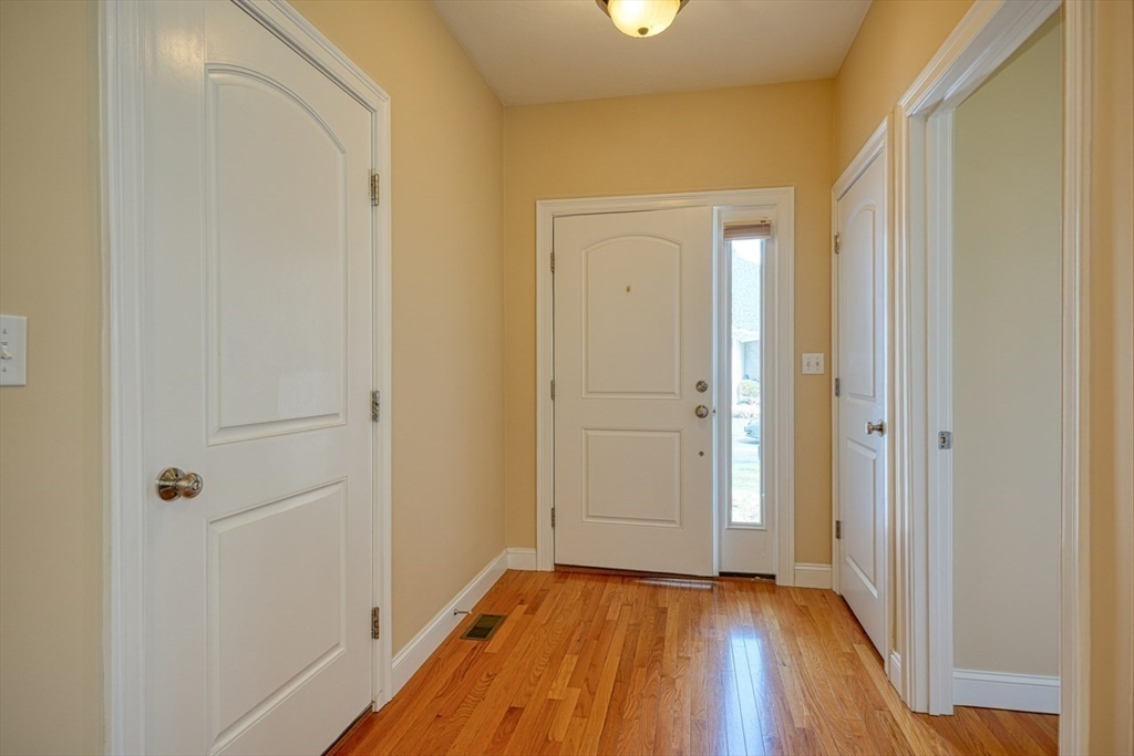 89 Red Maple Run, Unit 89 Norfolk, MA 02056 - Photo 3 of 32