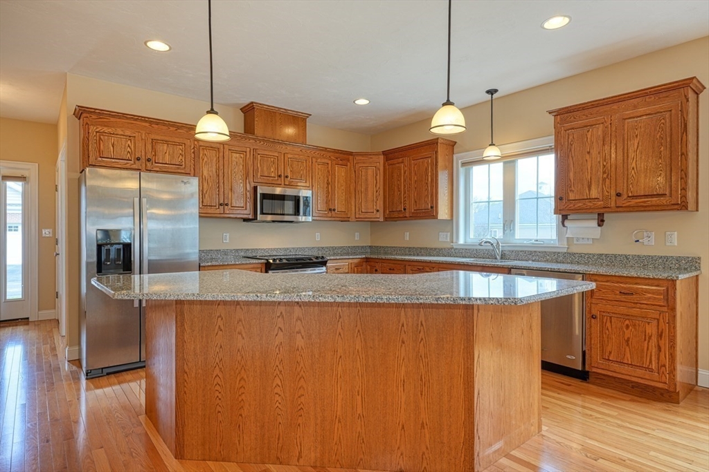 89 Red Maple Run, Unit 89 Norfolk, MA 02056 - Photo 4 of 32
