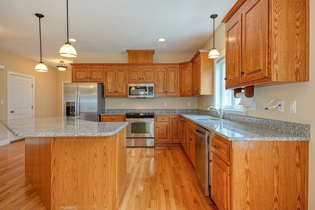 89 Red Maple Run, Unit 89 Norfolk, MA 02056 - Photo 5 of 32