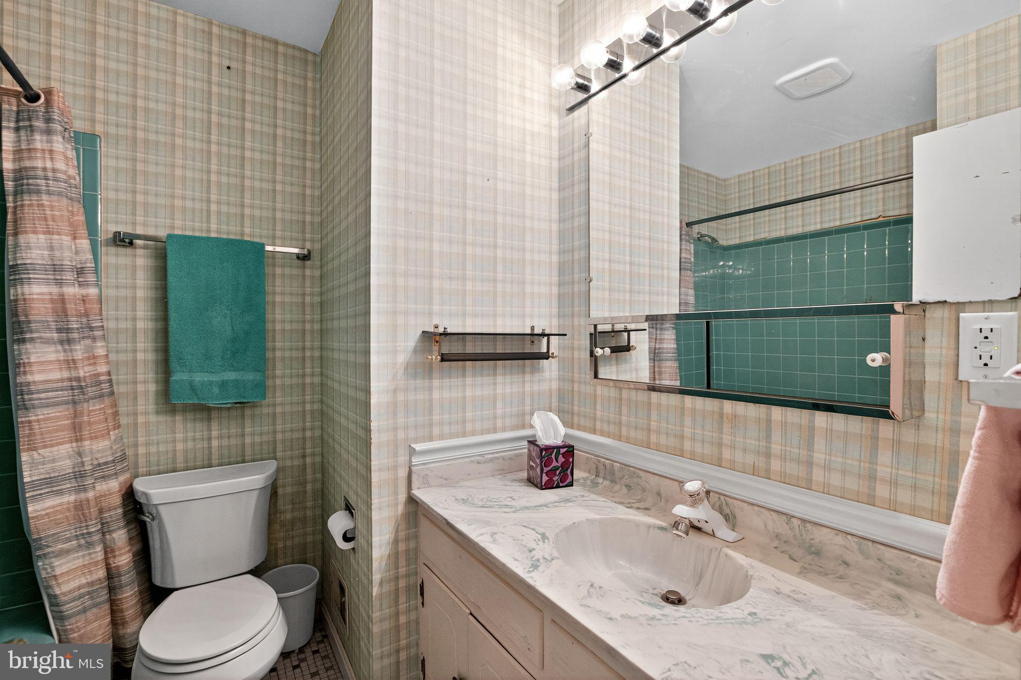 7374 Roxbury Avenue Manassas, VA 20109 - Photo 15 of 42 a bathroom with a sink toilet and shower