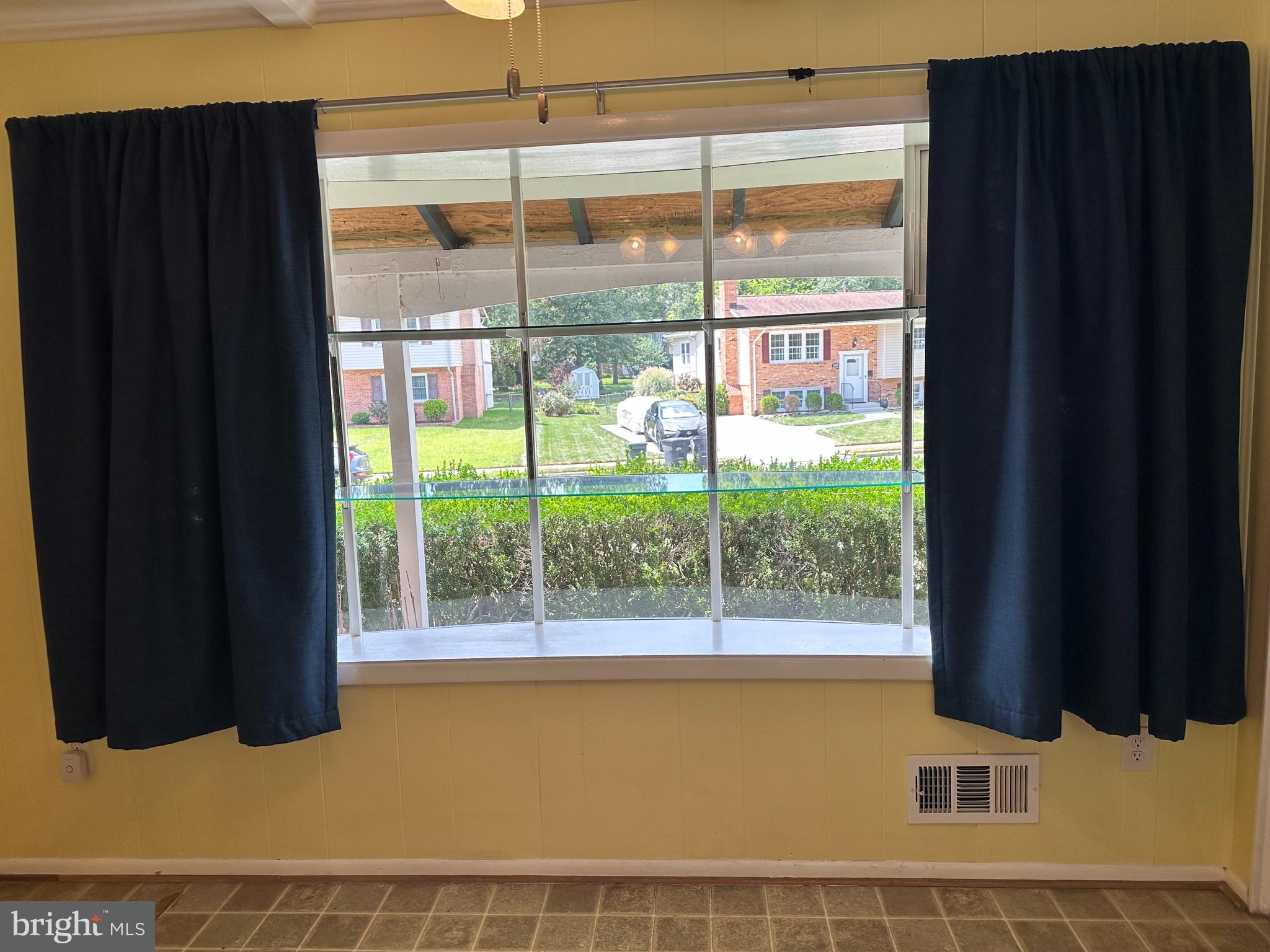 7374 Roxbury Avenue Manassas, VA 20109 - Photo 18 of 42 a view of a balcony
