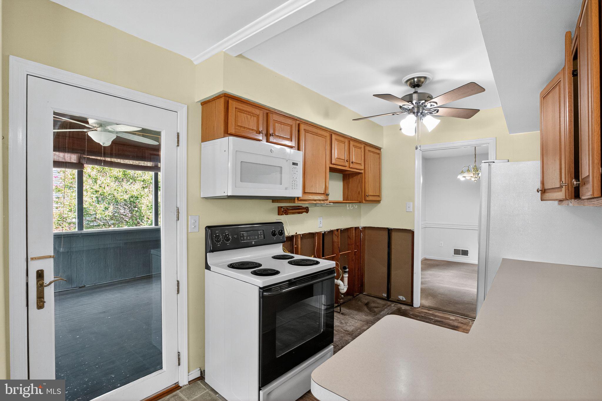 7374 Roxbury Avenue Manassas, VA 20109 - Photo 19 of 42 a kitchen with stainless steel appliances a stove a sink and a refrigerator
