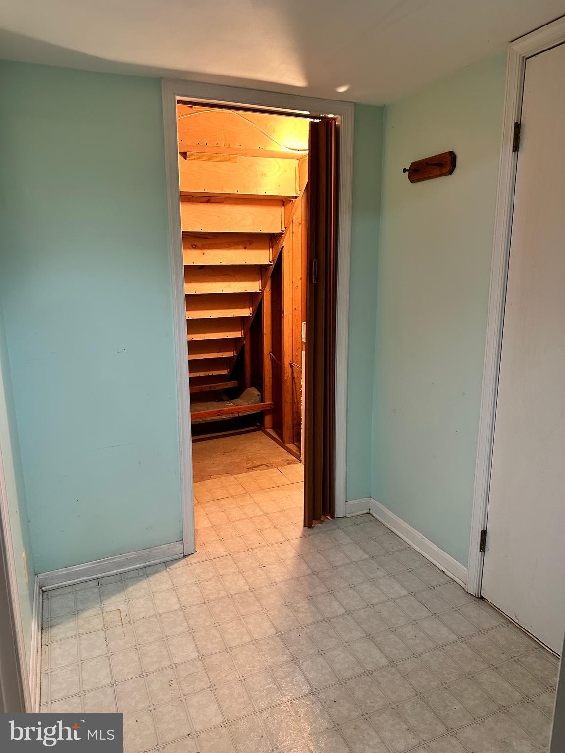 7374 Roxbury Avenue Manassas, VA 20109 - Photo 32 of 42 a view of an empty room with a window