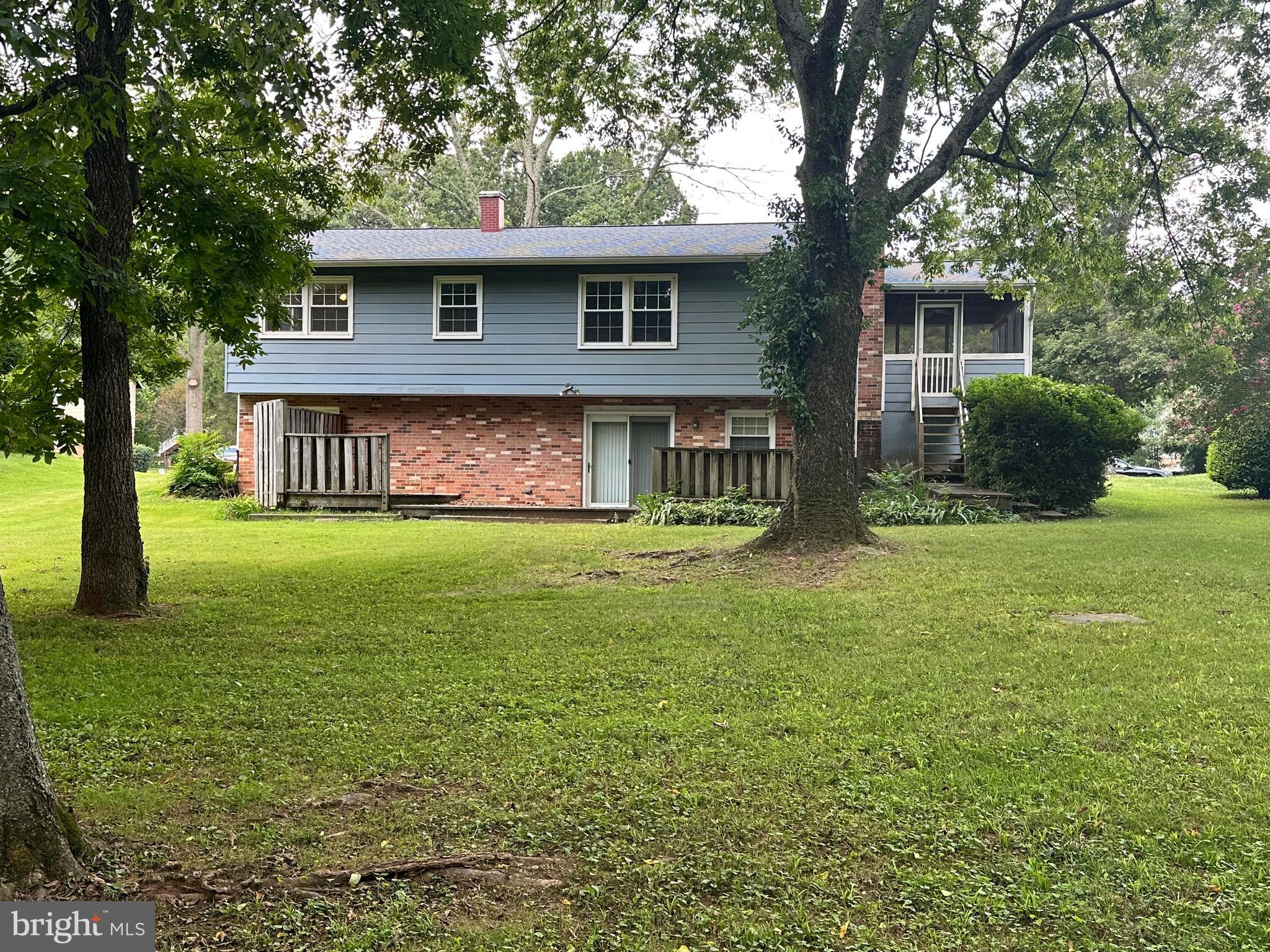 7374 Roxbury Avenue Manassas, VA 20109 - Photo 39 of 42 a front view of a house with garden
