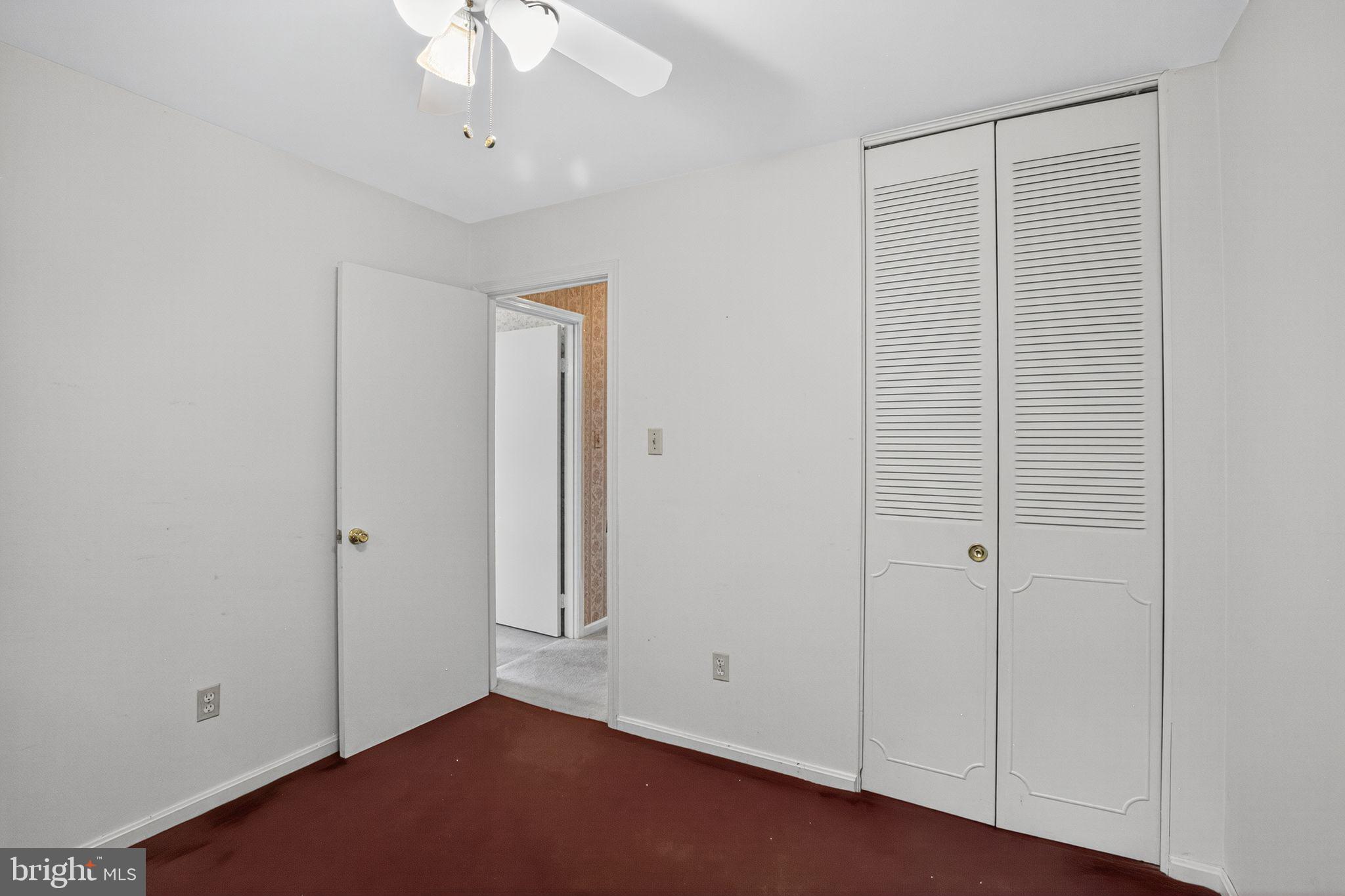 7374 Roxbury Avenue Manassas, VA 20109 - Photo 8 of 42 an empty room with a ceiling fan