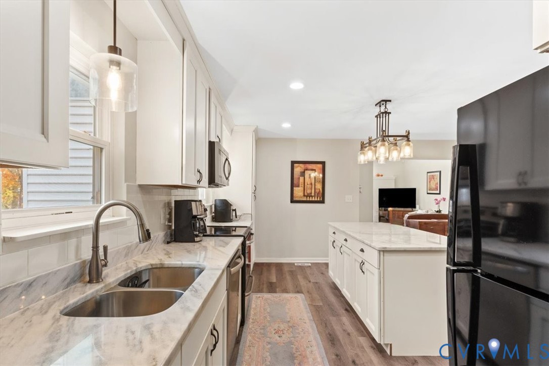 517 West Riverside Drive Lanexa, VA 23089 - Photo 11 of 31 a kitchen with a sink stove and refrigerator