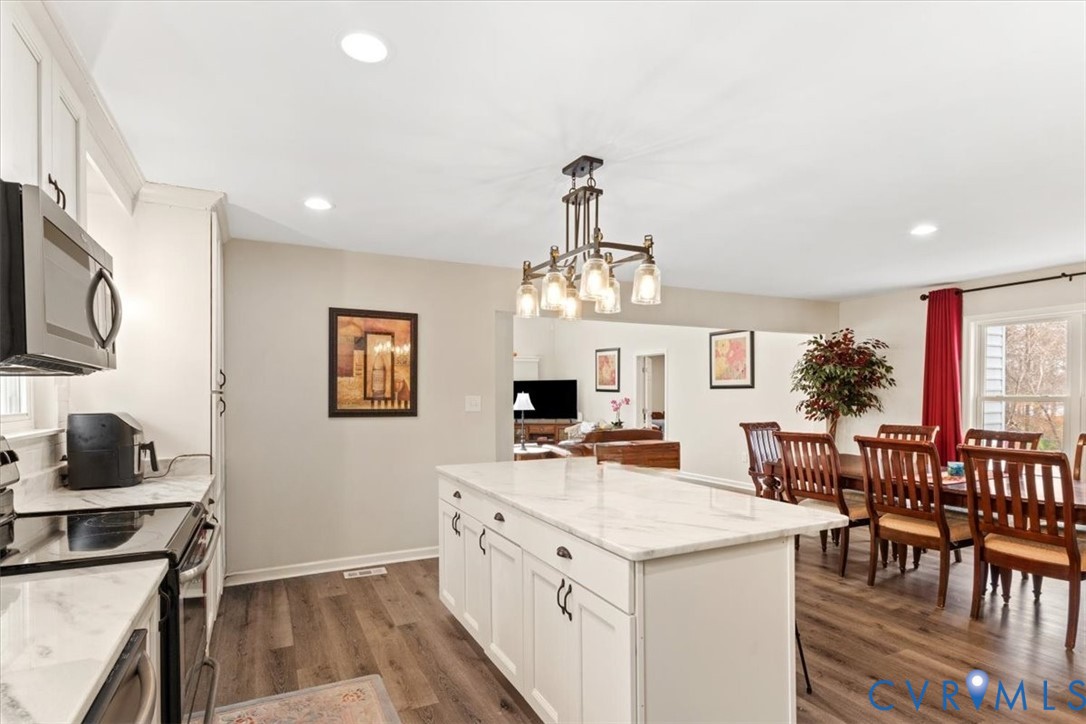 517 West Riverside Drive Lanexa, VA 23089 - Photo 13 of 31 a kitchen that has a lot of cabinets and wooden floor