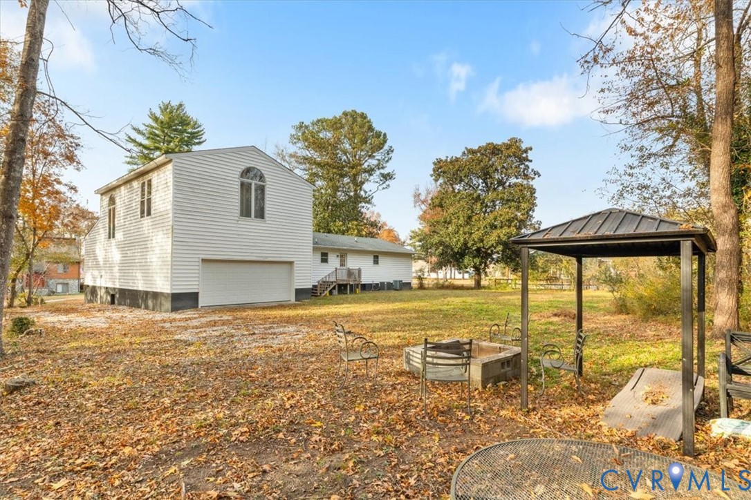 517 West Riverside Drive Lanexa, VA 23089 - Photo 28 of 31 a view of a house with a yard
