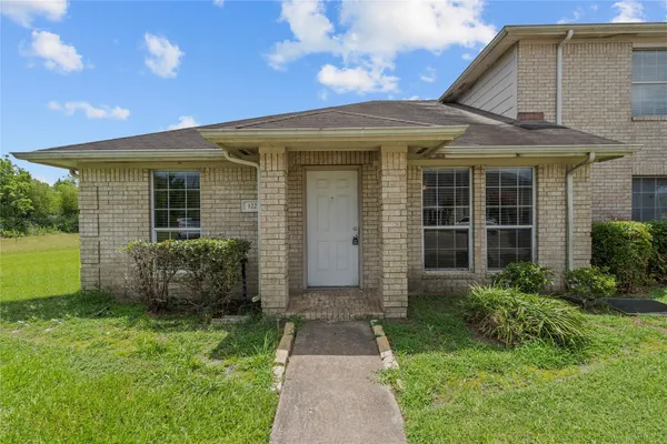 $1,300 | 113 Green Isle Avenue, Unit 113, Dickinson, TX 77539