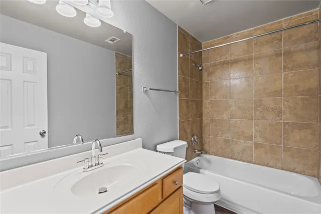 $1,300 | 113 Green Isle Avenue, Unit 113, Dickinson, TX 77539