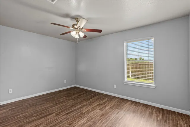 $1,300 | 113 Green Isle Avenue, Unit 113, Dickinson, TX 77539