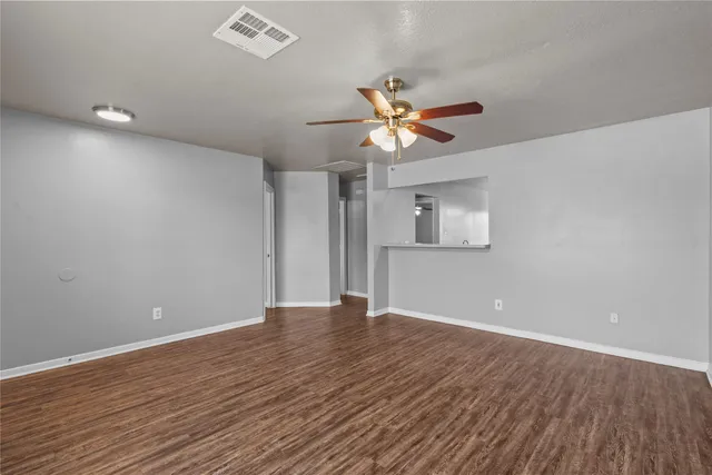 $1,300 | 113 Green Isle Avenue, Unit 113, Dickinson, TX 77539