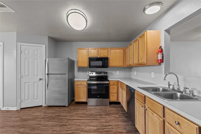 $1,300 | 113 Green Isle Avenue, Unit 113, Dickinson, TX 77539