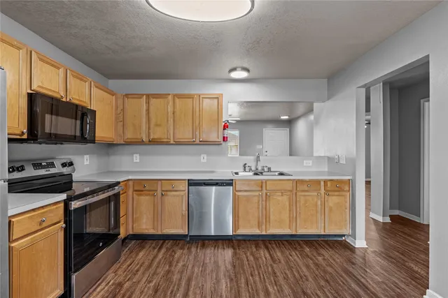 $1,300 | 113 Green Isle Avenue, Unit 113, Dickinson, TX 77539