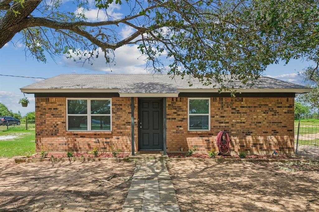 2762 West Highway 199 Springtown, TX 76082 - Photo 26 of 33 Front of structure