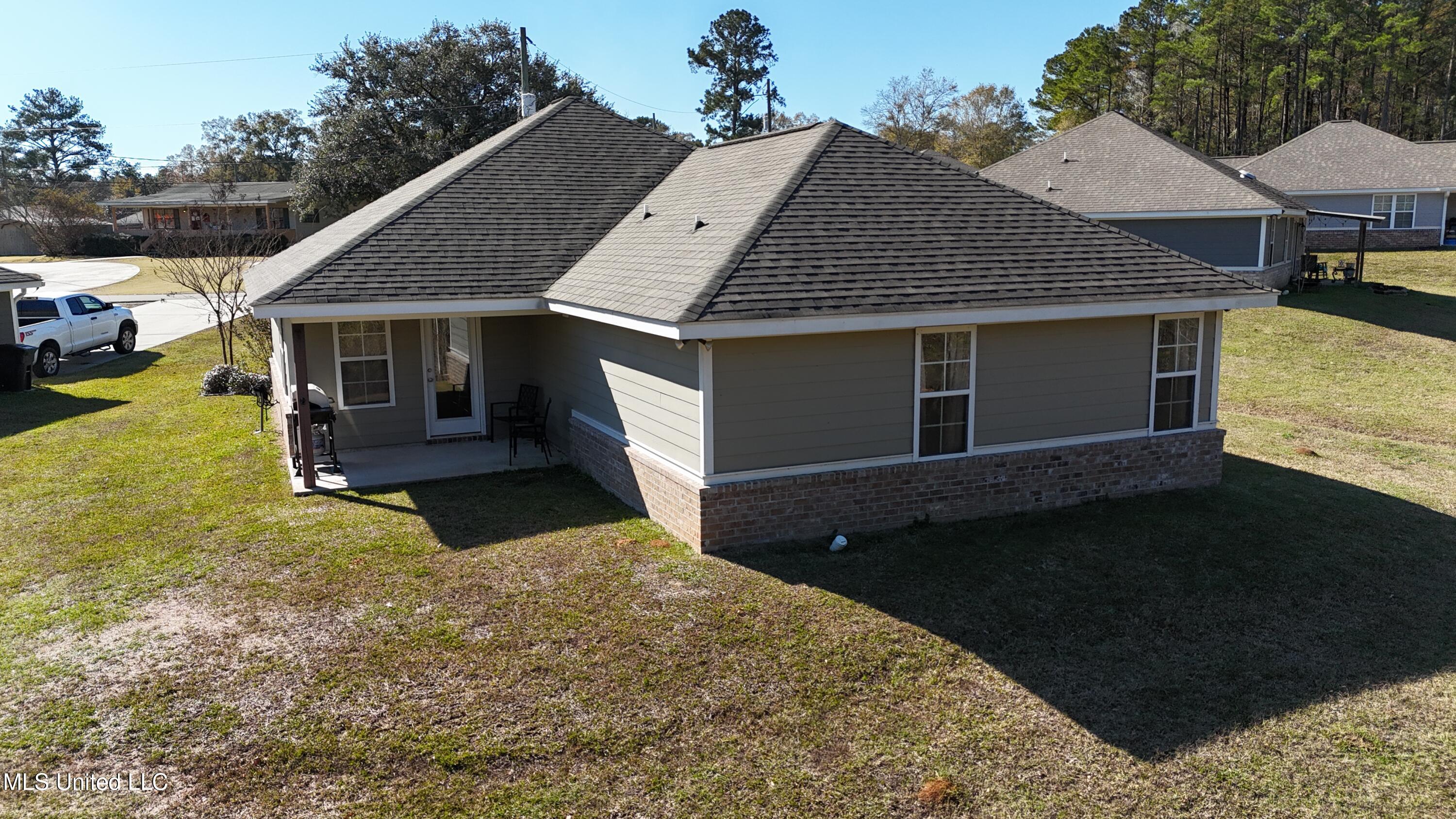 75 Logaras Circle Purvis, MS 39475 - Photo 20 of 23 dji_fly_20251220_113414_0362_17662523979