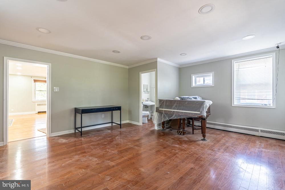644 Meetinghouse Road Elkins Park, PA 19027 - Photo 17 of 39 Spacious room with natural light.