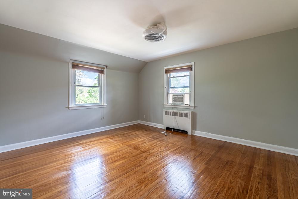644 Meetinghouse Road Elkins Park, PA 19027 - Photo 31 of 39 Spacious room with natural light.