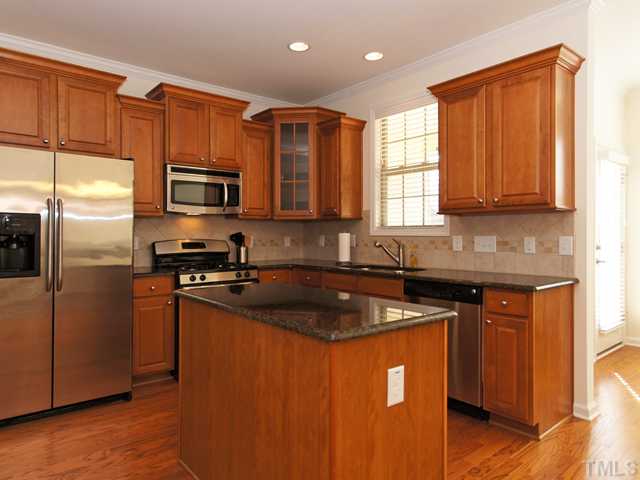 GRANITE KITCHEN WITH CUSTOM CABINETRY!