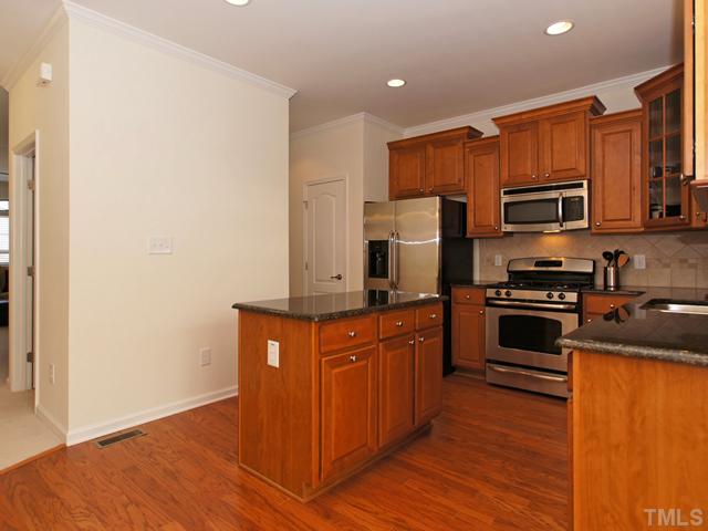 STAINLESS APPLIANCES AND TILE BACKSPLASH!