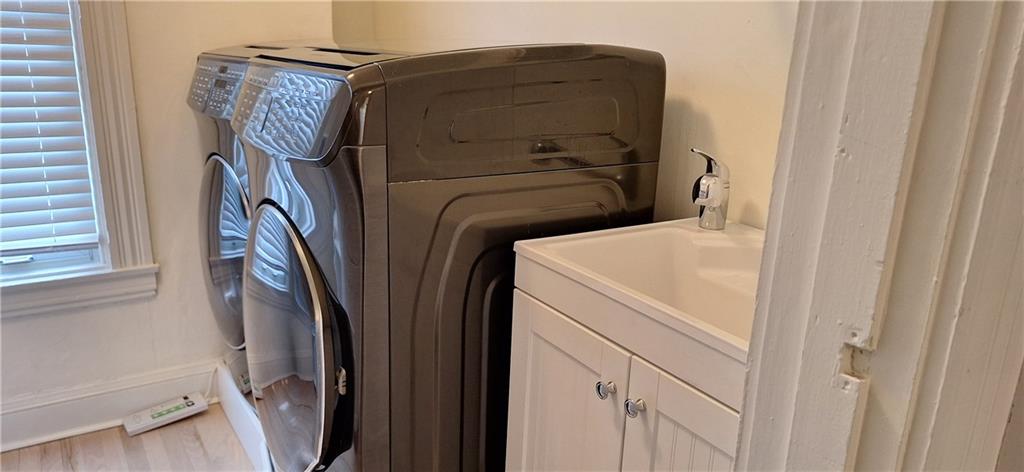 548 South Graham Street Pittsburgh, PA 15232 - Photo 29 of 49 a utility room with dryer and washer