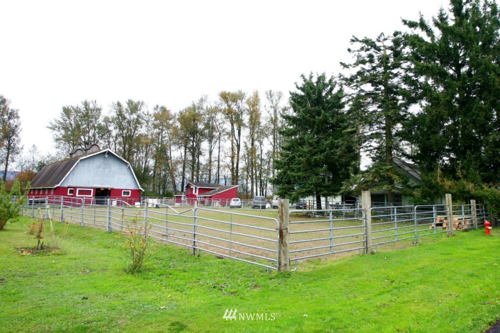 4322 Jones Road Sumas, WA 98295 - Photo 2 of 25