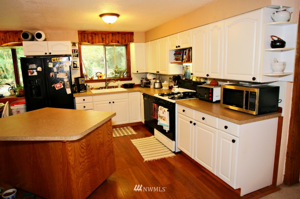 4322 Jones Road Sumas, WA 98295 - Photo 4 of 25