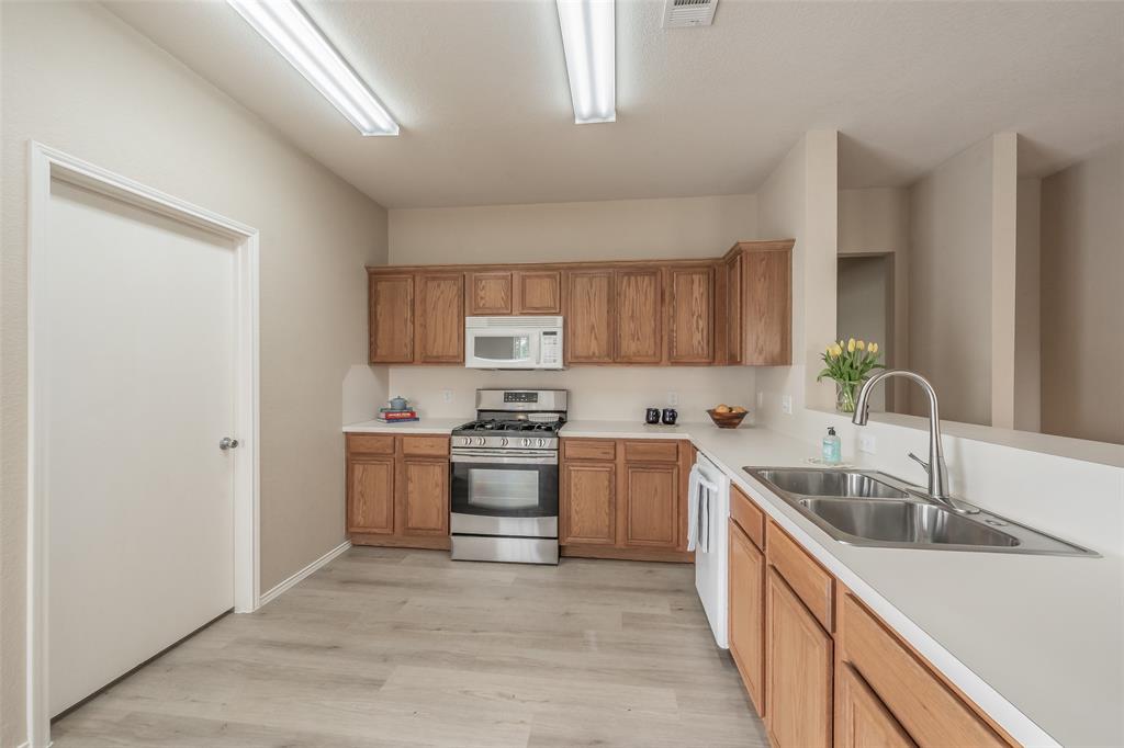 629 Chalk Knoll Road Fort Worth, TX 76108 - Photo 10 of 40