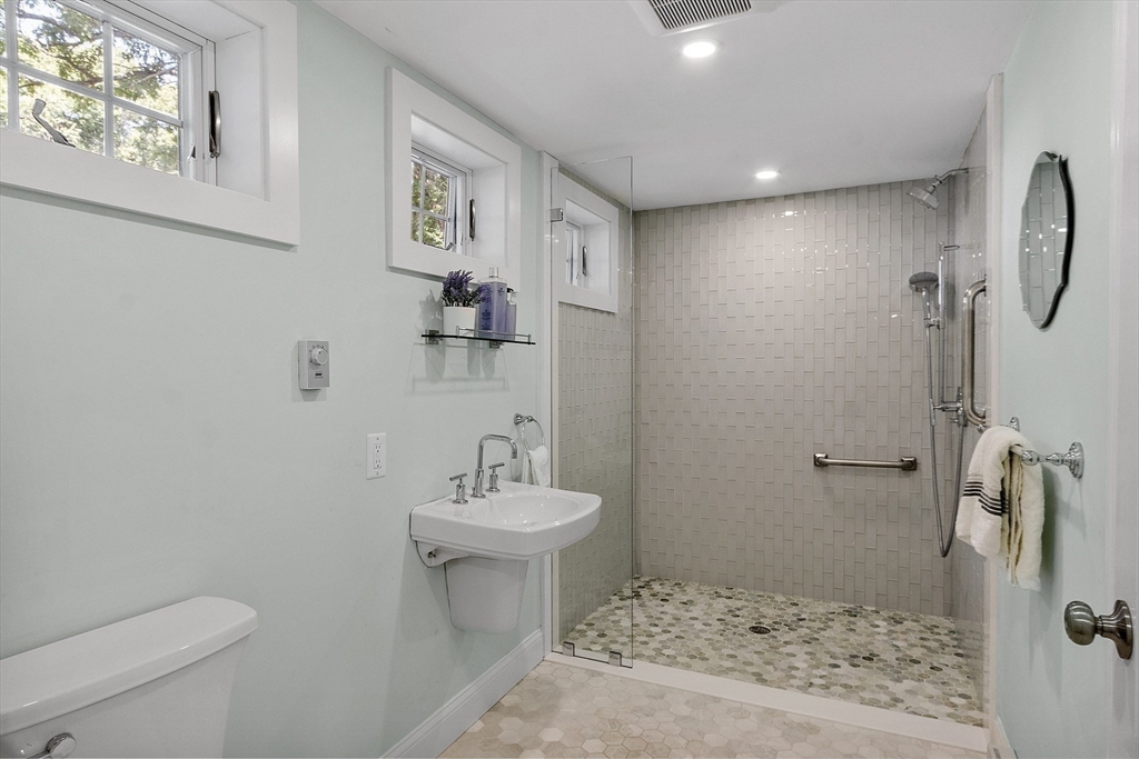 17 Coolidge Road Melrose, MA 02176 - Photo 16 of 42 Gallery Image 16