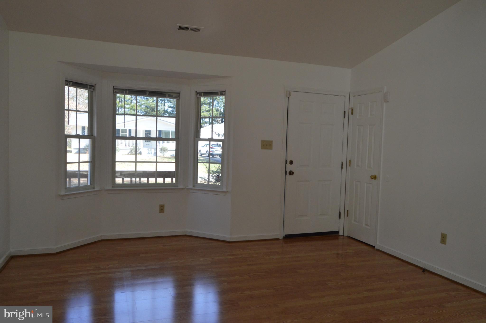 12232 Birkdale Road Ruther Glen, VA 22546 - Photo 4 of 24 Living Room