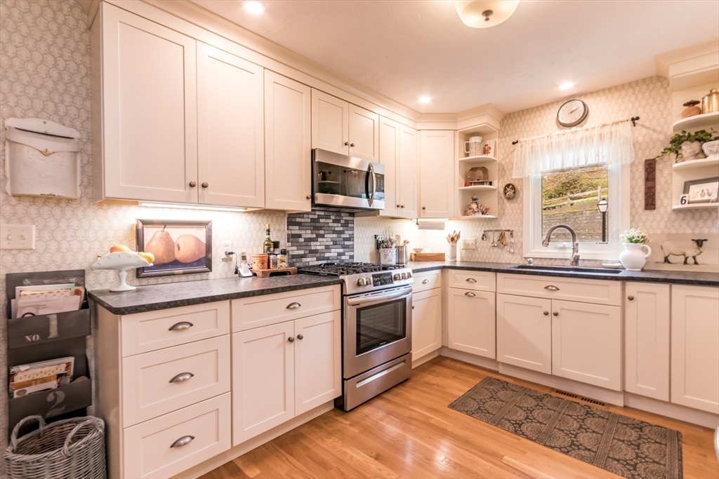 6 Aspen Road, Unit 6 Bourne, MA 02532 - Photo 15 of 40