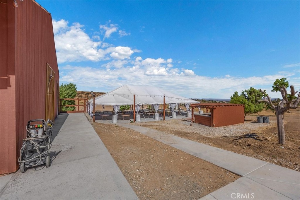 8164 Flowerfield Road Phelan, CA 92371 - Photo 14 of 41