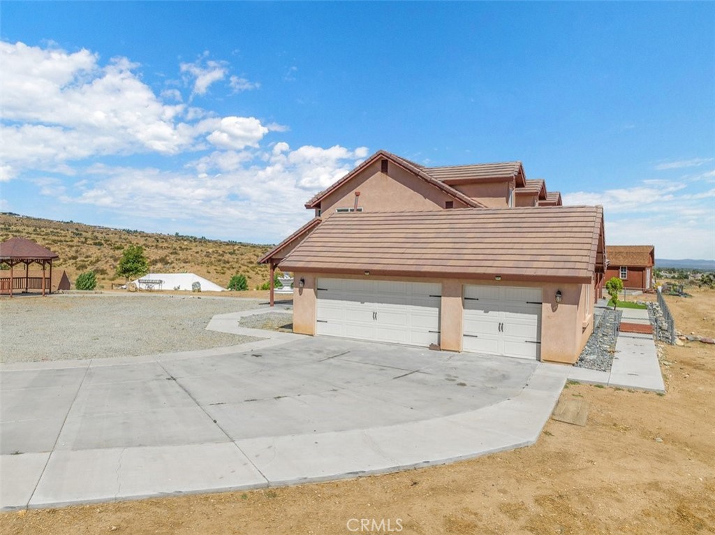 8164 Flowerfield Road Phelan, CA 92371 - Photo 2 of 41