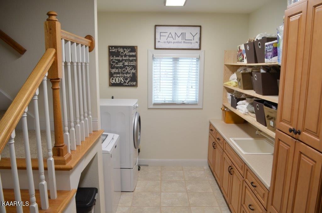 13 Hampton Point Crossville, TN 38558 - Photo 18 of 45 a view of an entryway with workspace