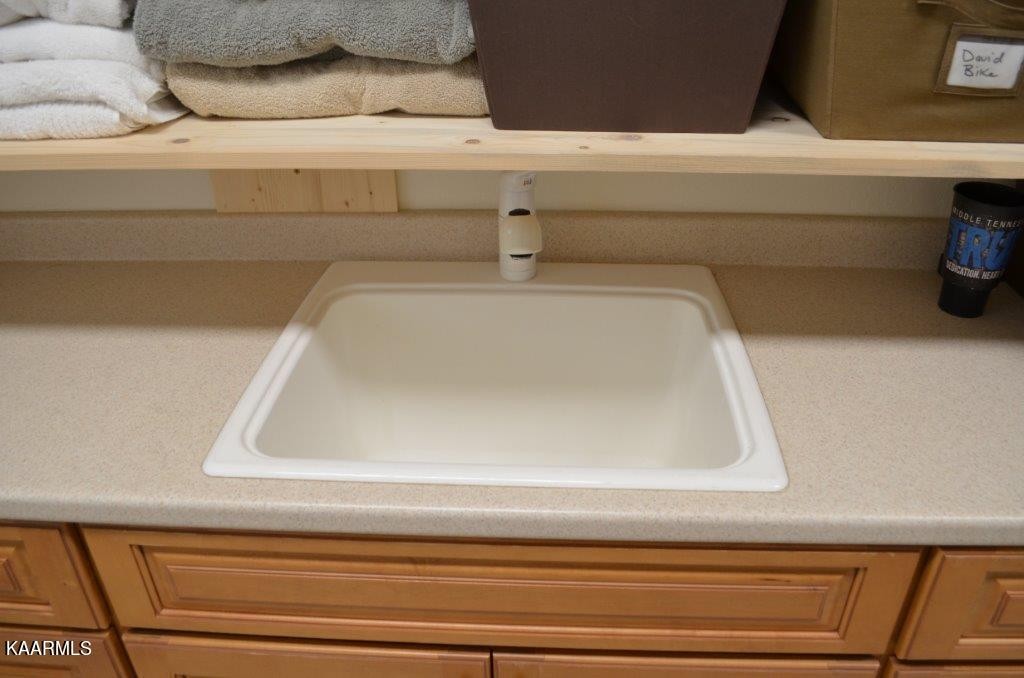 13 Hampton Point Crossville, TN 38558 - Photo 19 of 45 a close view of sink